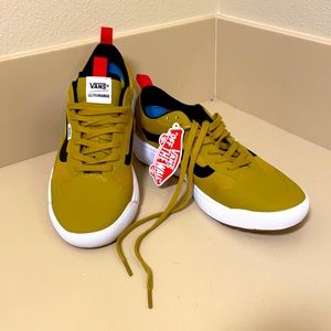 Vans Ultrarange Exo (Gold and Black, M9.5/W11)